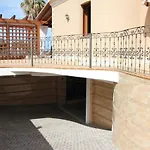 Serenity By The וילה אדחה